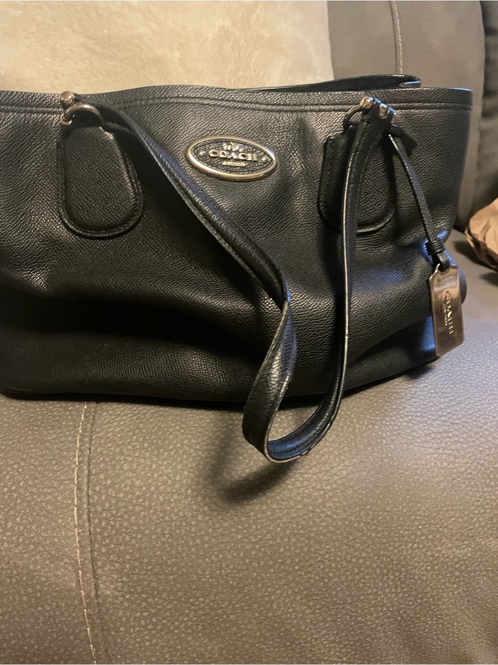 Coach Black Leather Tote Bag with Signature Plaque. In great condition 💕
